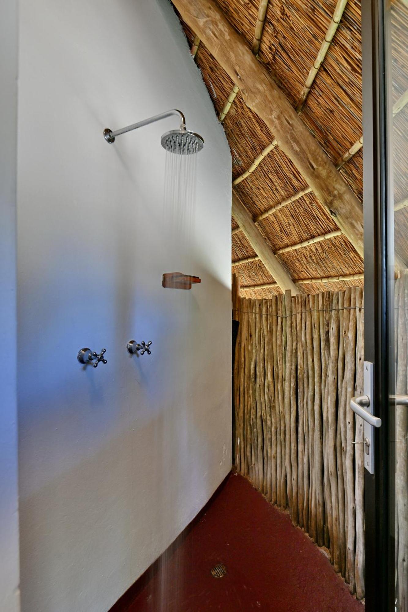 Warthogs Bush Lodge Magaliesburg Eksteriør billede